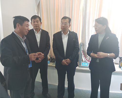 山東省棗莊市委常委 嶧城區(qū)委書(shū)記于玉一行參觀奧瑪斯公司展示廳(2019)